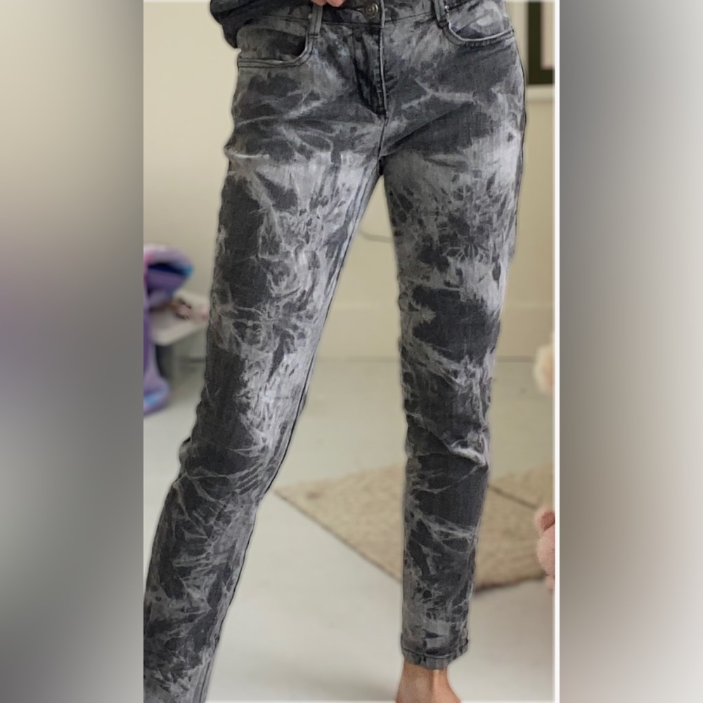 Women’s bleached gray low rise skinny jeans with ankle zipper